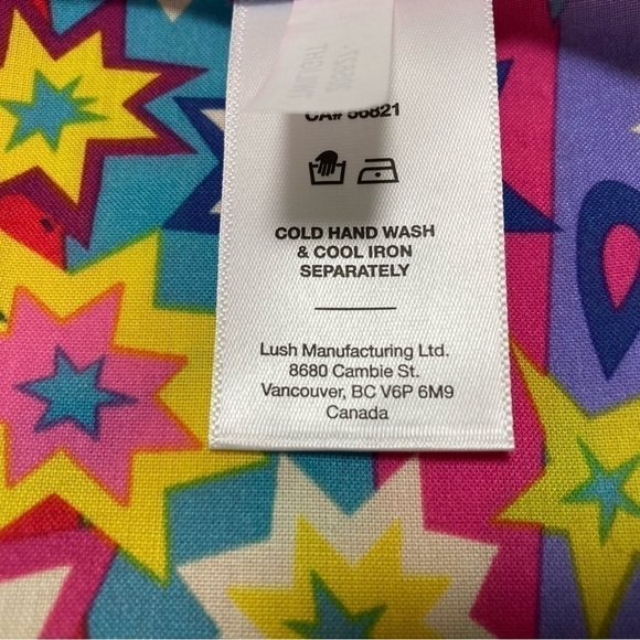 Lush KNOT WRAP FLORAL - Size: 27 1/2” X 28” - Picture 5 of 5